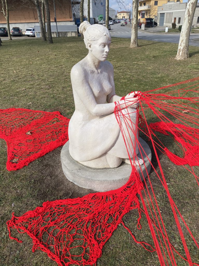 Escultura “Teixint la vida”